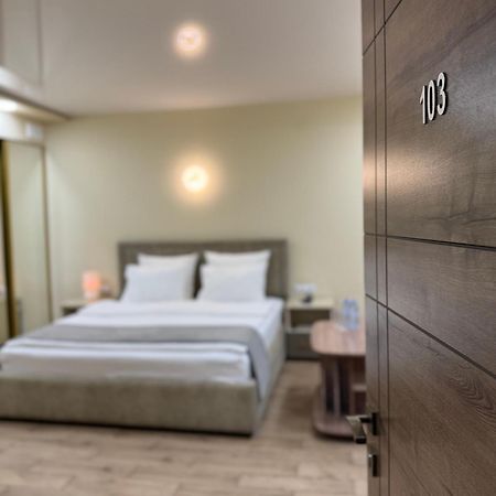 Central Hotel Gyumri Bagian luar foto
