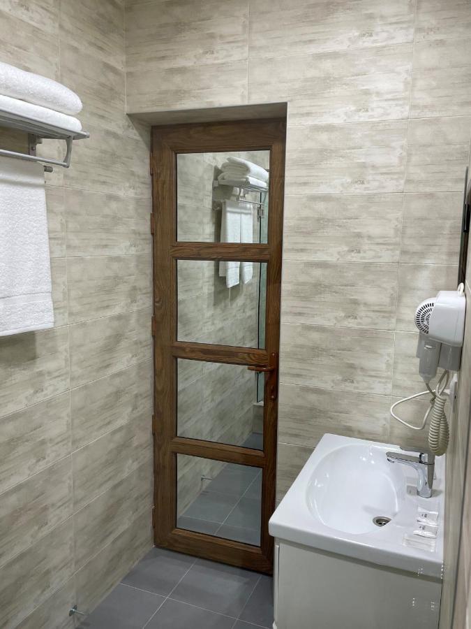 Central Hotel Gyumri Bagian luar foto