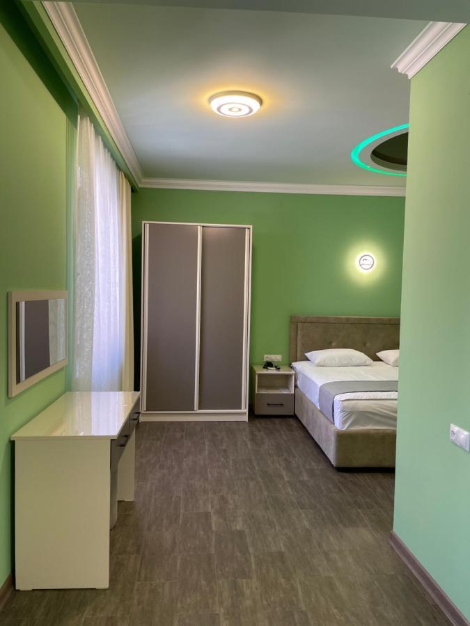 Central Hotel Gyumri Bagian luar foto