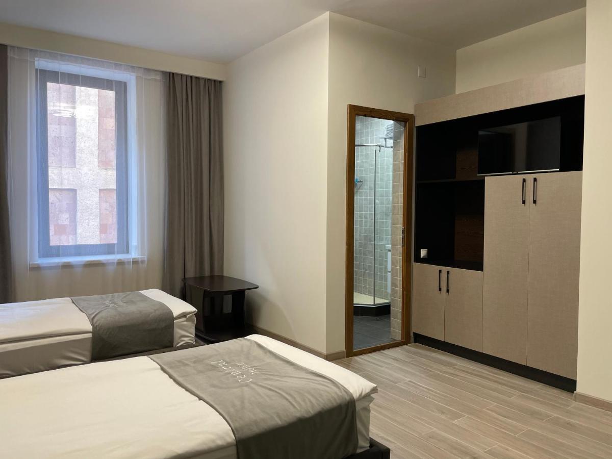 Central Hotel Gyumri Bagian luar foto