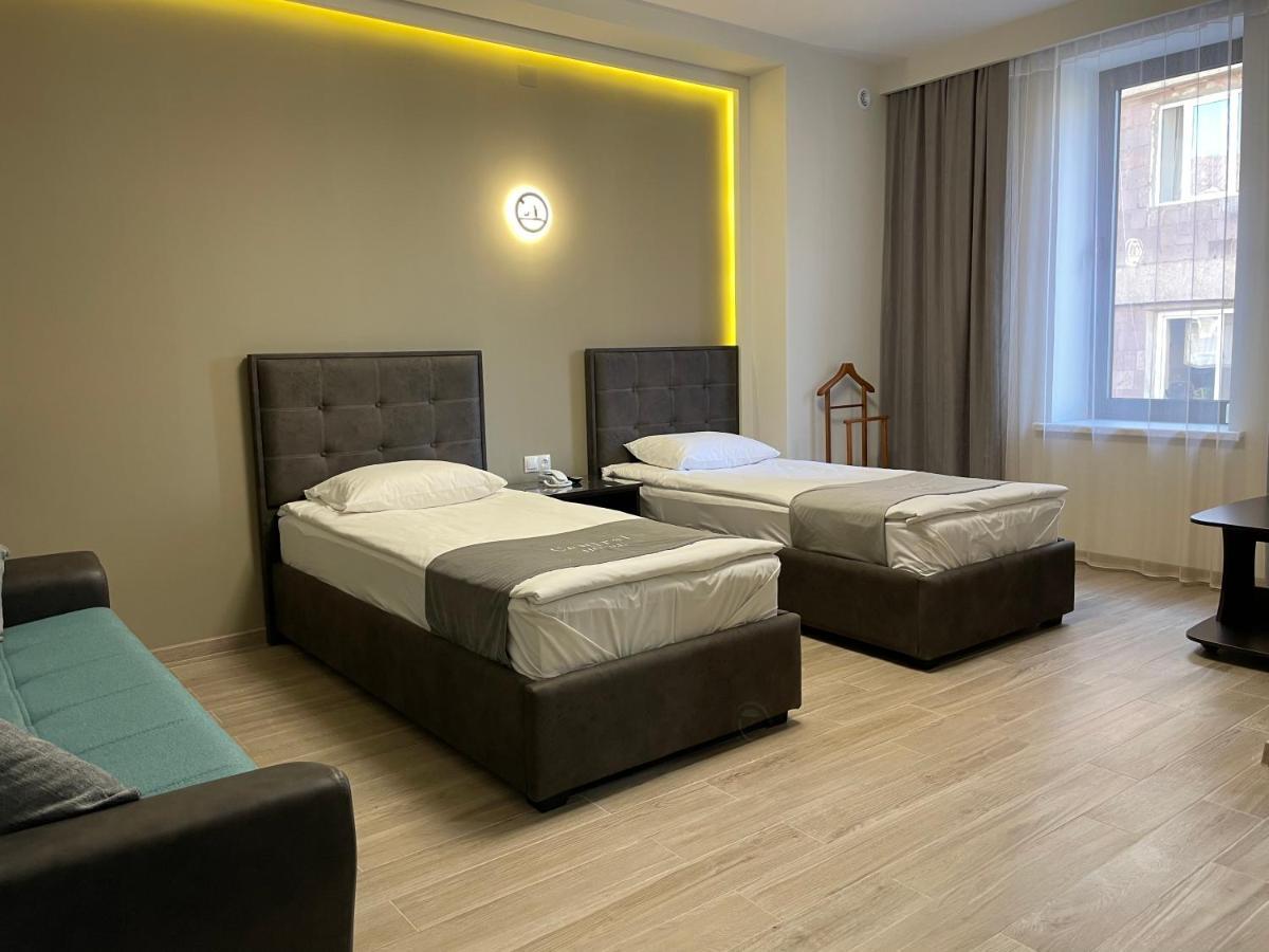 Central Hotel Gyumri Bagian luar foto