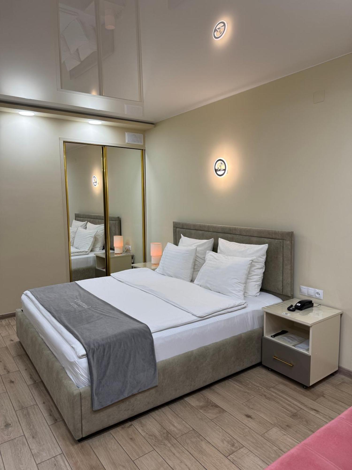 Central Hotel Gyumri Bagian luar foto