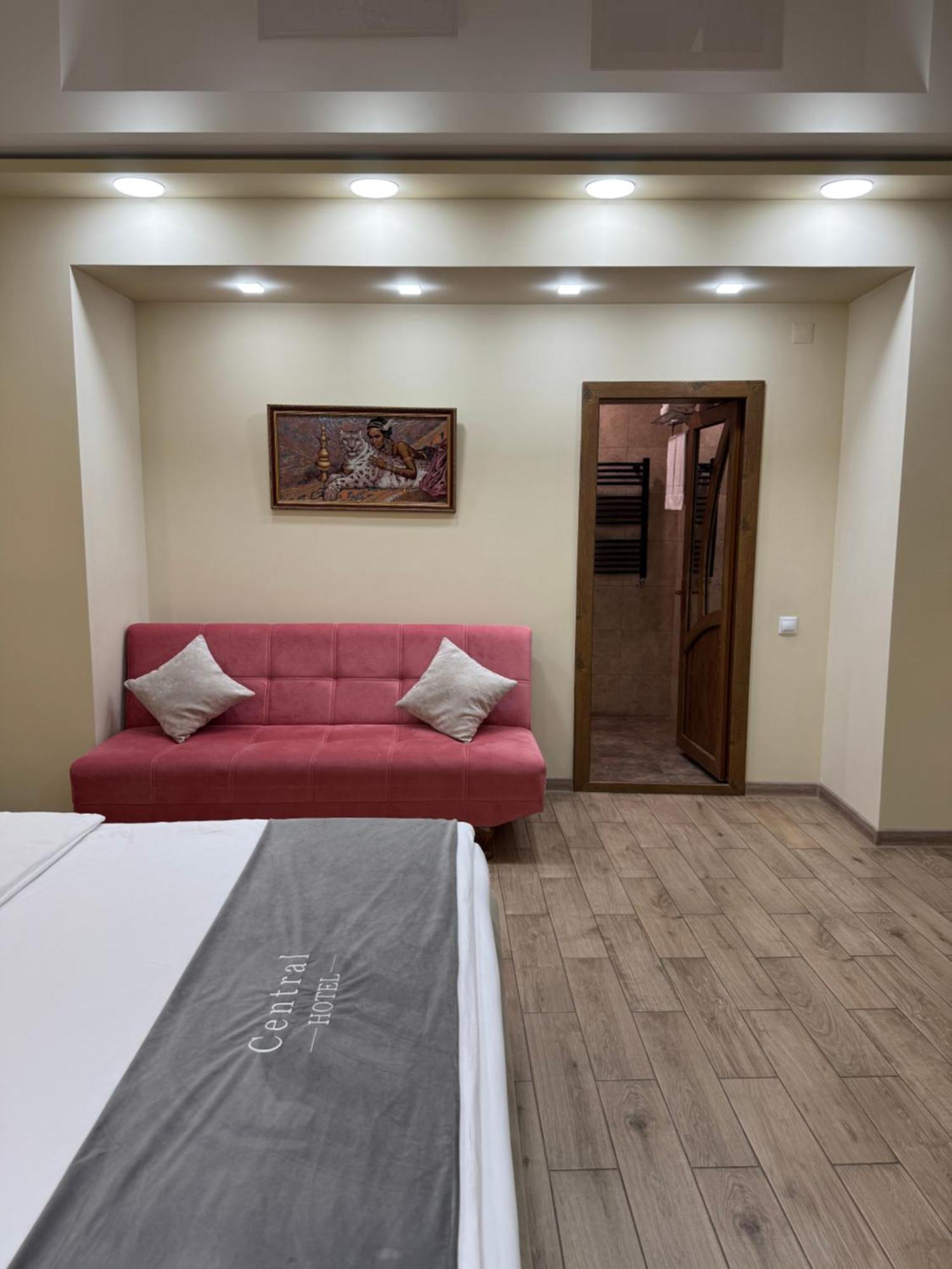 Central Hotel Gyumri Bagian luar foto